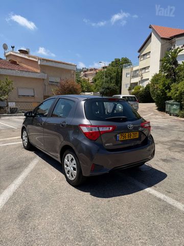 טויוטה יאריס