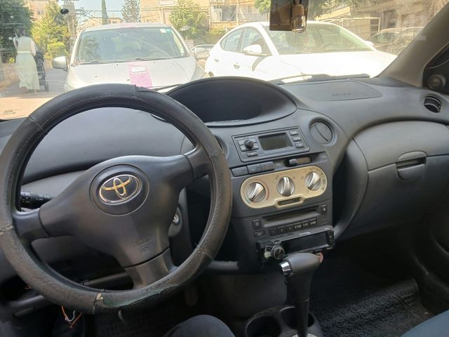 טויוטה יאריס