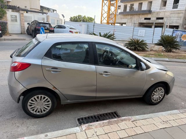 מודעת רכב מאזדה 2