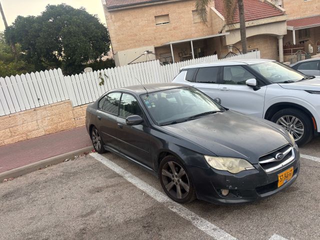 סובארו B4/לגאסי