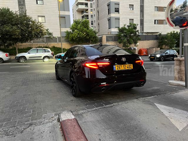 אלפא רומיאו ג'וליה