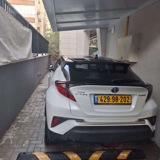 מודעת רכב טויוטה C-HR