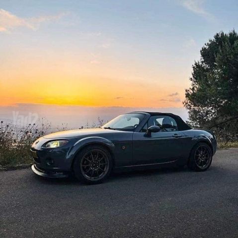 מודעת רכב מאזדה MX-5