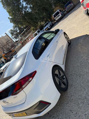 יונדאי איוניק