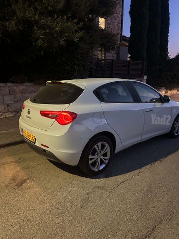 אלפא רומיאו ג'ולייטה
