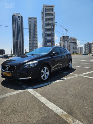 וולוו V40