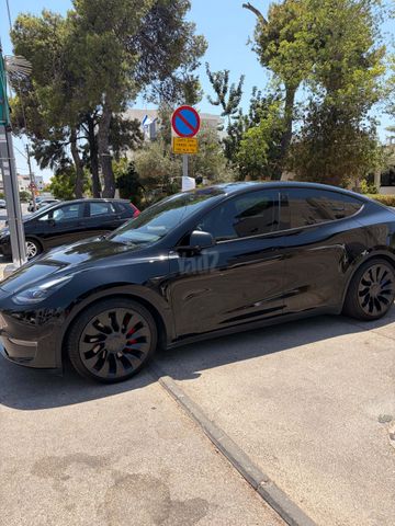 מודעת רכב טסלה מודל Y