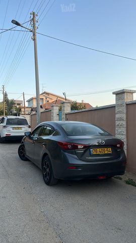 מודעת רכב מאזדה 3