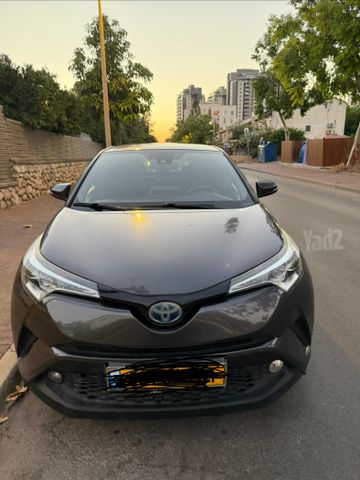 מודעת רכב טויוטה C-HR