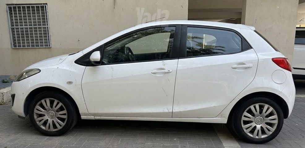 מודעת רכב מאזדה 2