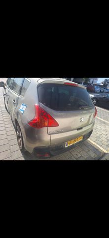 פיג'ו 3008