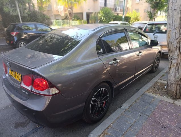 סיוויק Comfort אוט׳ בנזין סדאן 4 דל 1.8 (140 כ״ס)