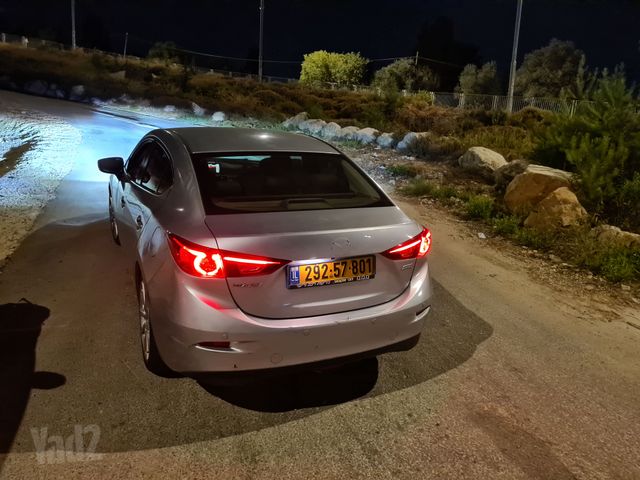 מודעת רכב מאזדה 3
