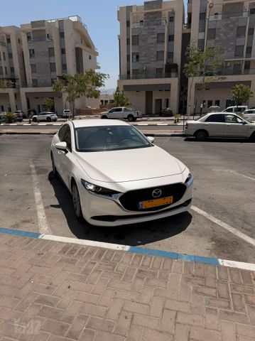 מודעת רכב מאזדה 3