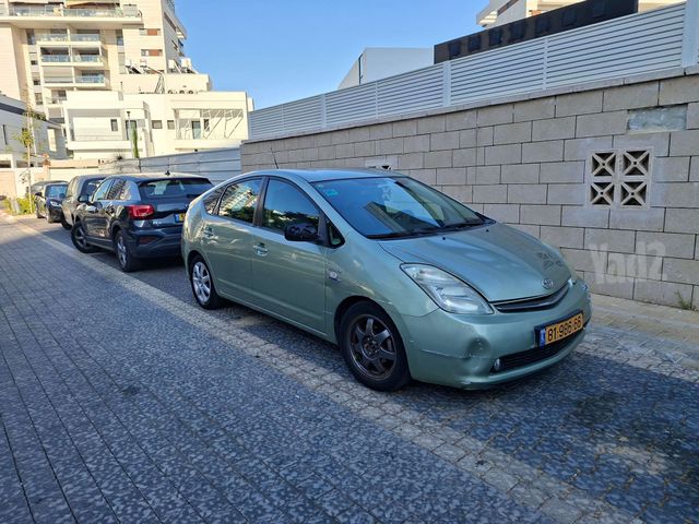 טויוטה פריוס