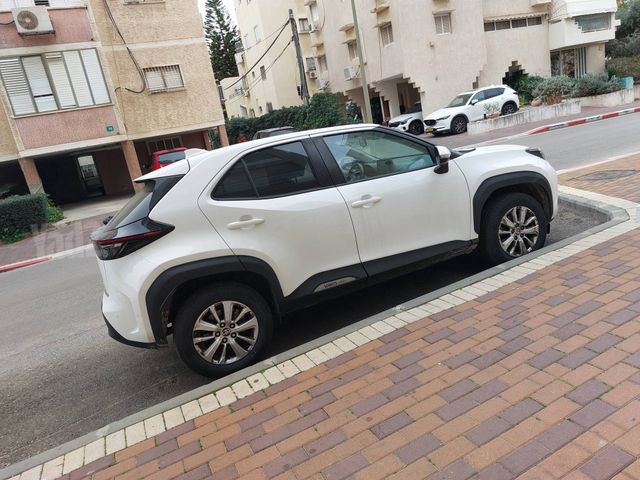 טויוטה יאריס קרוס
