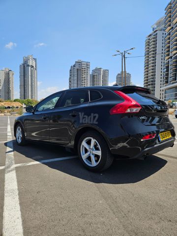 וולוו V40