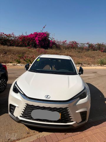 לקסוס LBX