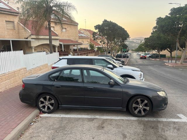 סובארו B4/לגאסי