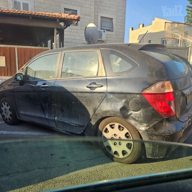 מודעת רכב הונדה FR-V