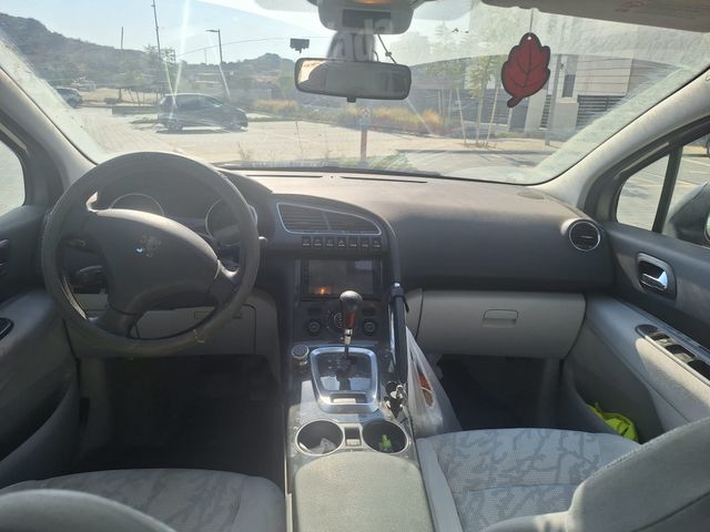 פיג'ו 3008