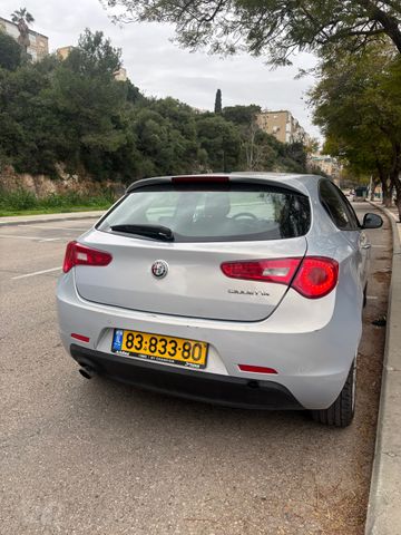 אלפא רומיאו ג'ולייטה