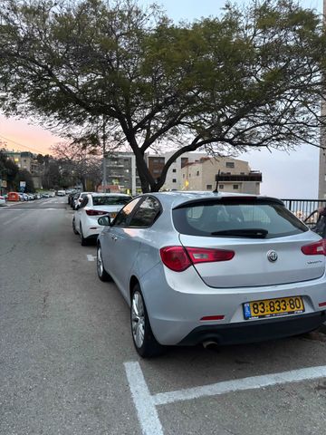 אלפא רומיאו ג'ולייטה