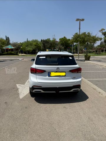 אם ג'י ZS