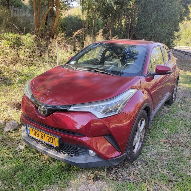 מודעת רכב טויוטה C-HR