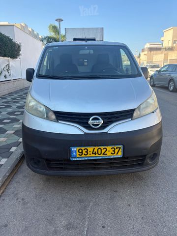 ניסאן NV200