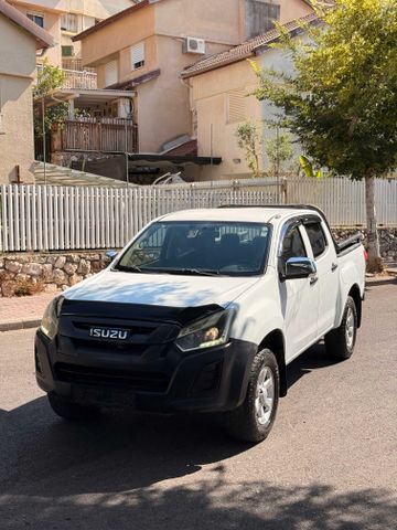 איסוזו די-מקס
