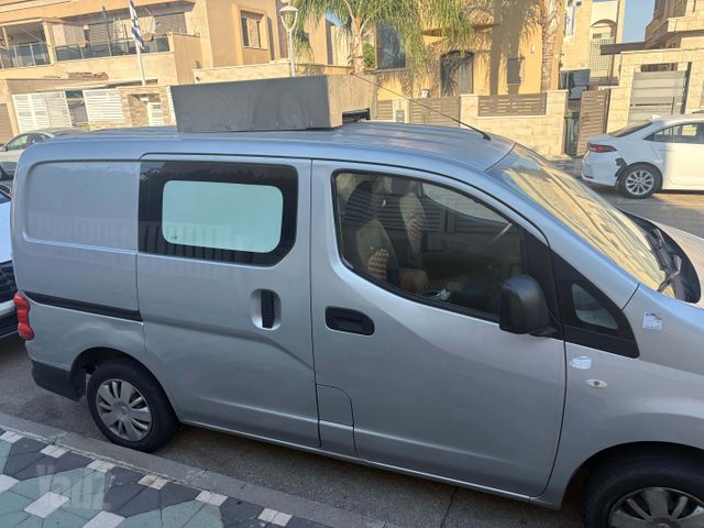 ניסאן NV200