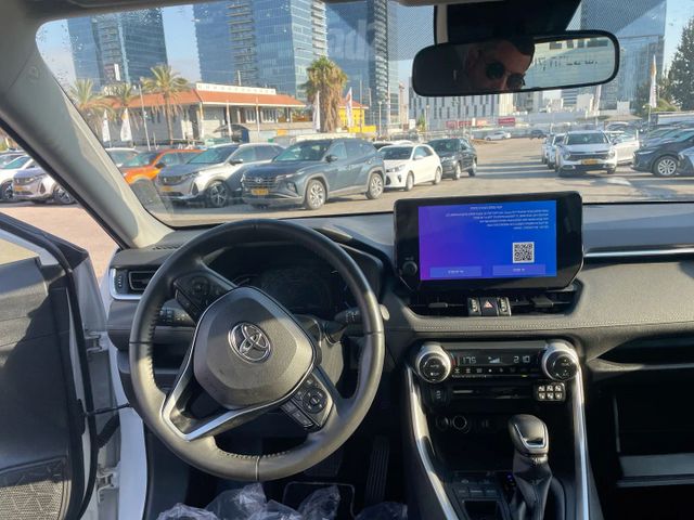 טויוטה RAV4