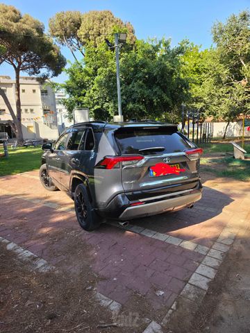 טויוטה RAV4
