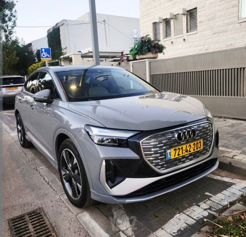מודעת רכב אאודי Q4 e-tron