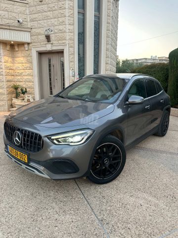 מרצדס-בנץ GLA