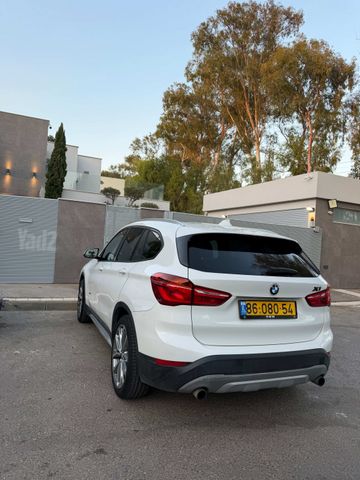 ב מ וו X1