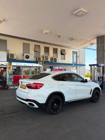 ב מ וו X6