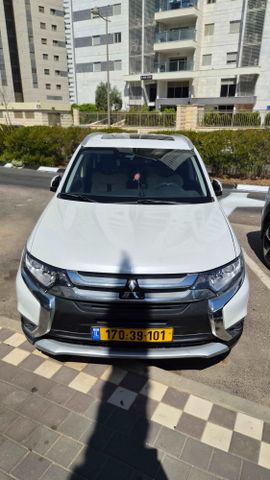 מיצובישי אאוטלנדר