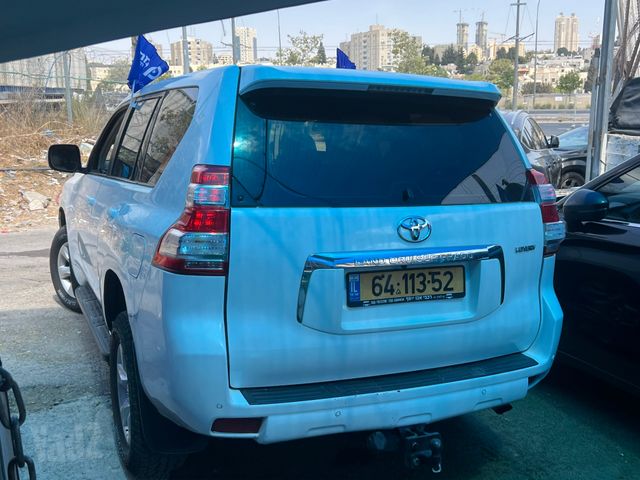 טויוטה לנד קרוזר