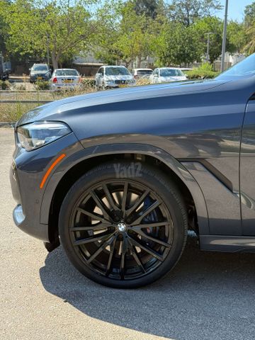 ב מ וו X6