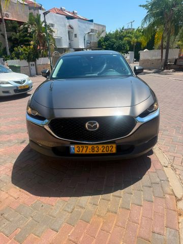מודעת רכב מאזדה CX-30