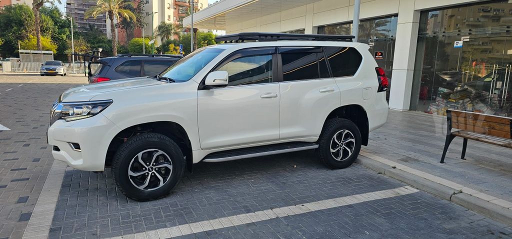 טויוטה לנד קרוזר