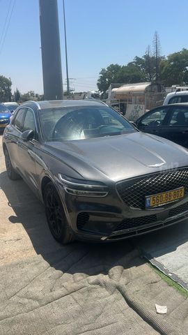 מודעת רכב ג'נסיס GV70