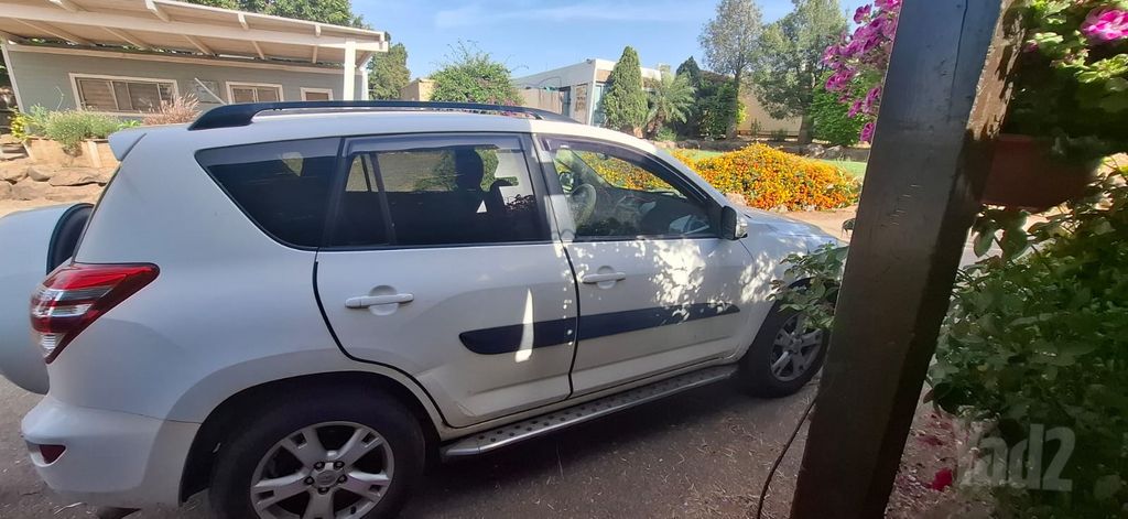 טויוטה RAV4