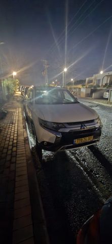 מיצובישי אאוטלנדר
