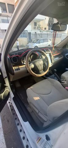 טויוטה RAV4