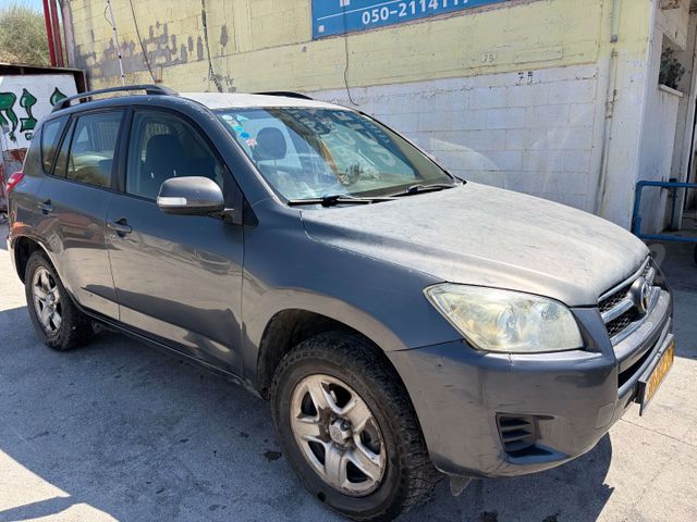 טויוטה RAV4