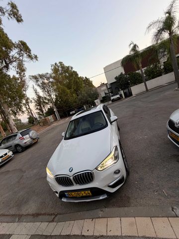 ב מ וו X1