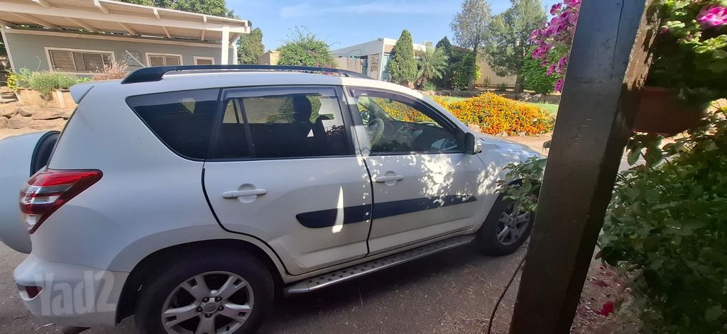 RAV4 Premium Plus אוט׳ 2.0 (158 כ״ס)